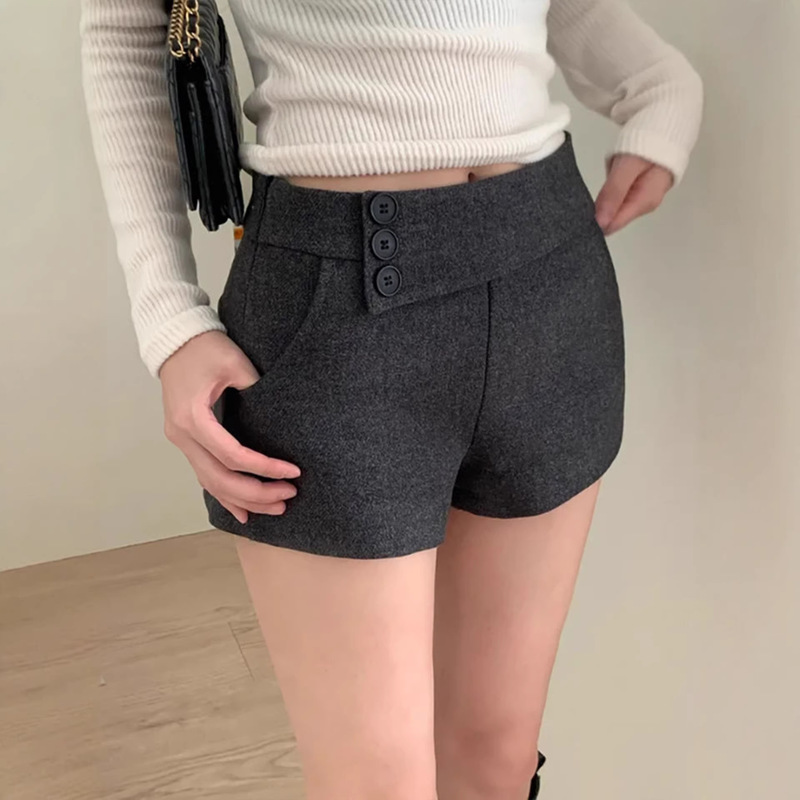 Uncle Radish Woolen Shorts for Women, New Autumn and Winter Style, Buttoned Hot Pants, High-Waisted, Slim-Fit, Casual Straight-Leg Boot Shorts Uncle Radish Woolen Shorts for Women, New Autumn and Winter Style, Buttoned Hot Pants, High-Waisted, Slim-Fit, Casual Straight-Leg Boot Shorts