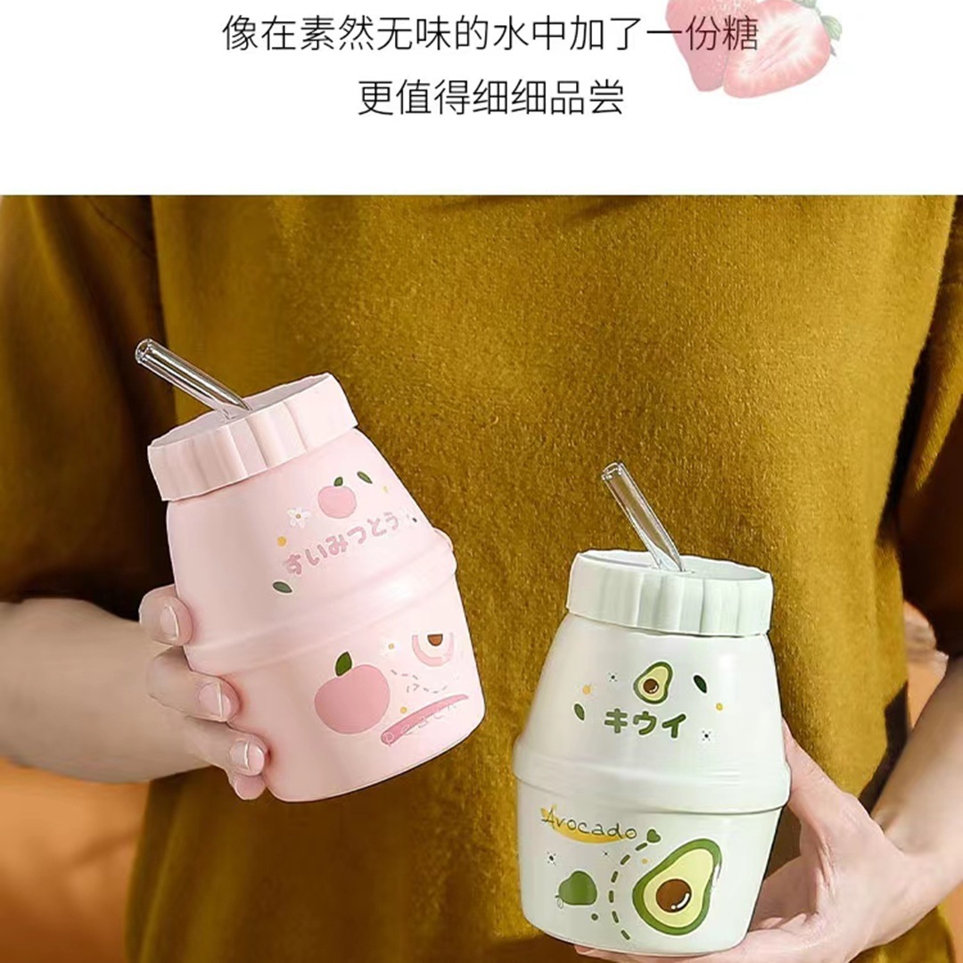 Taza de cerámica de vaca de personalidad creativa con tapa de paja de alto aspecto niña taza de agua taza de fruta linda de verano