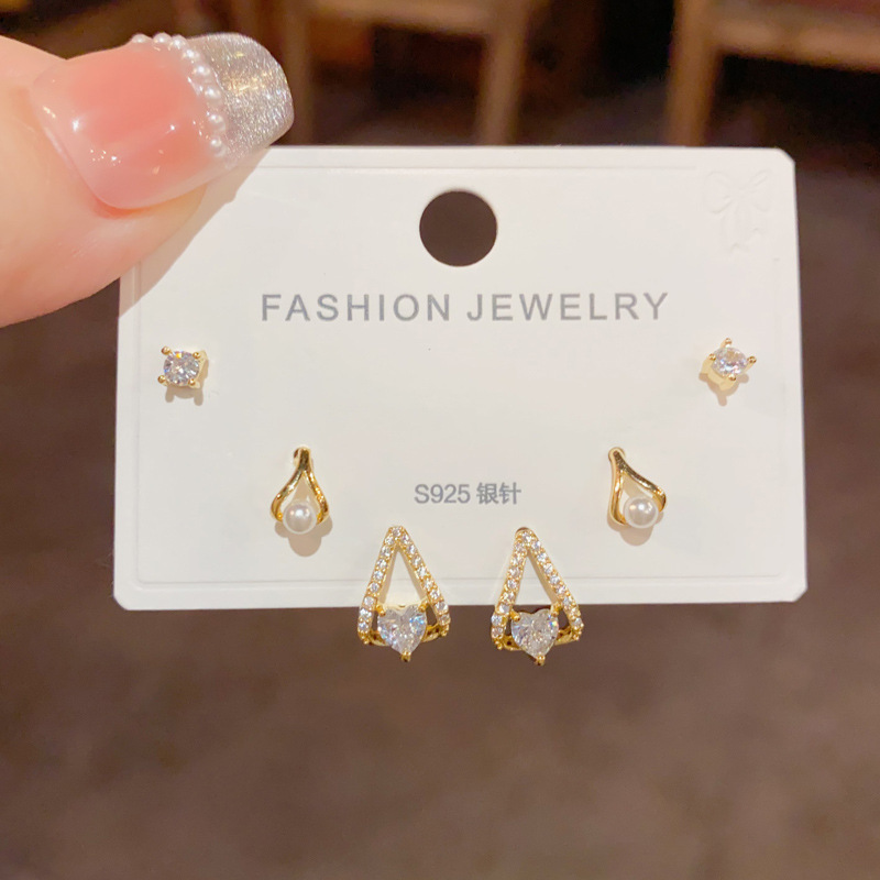 S925 aguja de plata micro incrustaciones de circón pendientes cortos pendientes de pelo corto japonés y coreano elegante todo-fósforo simple conjunto de tres piezas pendientes para las mujeres