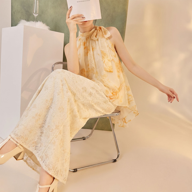 Summer Embroidered Velvet Sleeveless Halter Top with Ribbon, New Chinese Style Vest Zx Model P0431 Summer Embroidered Velvet Sleeveless Halter Top with Ribbon, New Chinese Style Vest Zx Model P0431