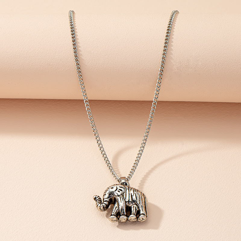 Retro Sweater Necklace Punk Fashion Elephant Pendant Clavicle Chain Wholesale display picture 3