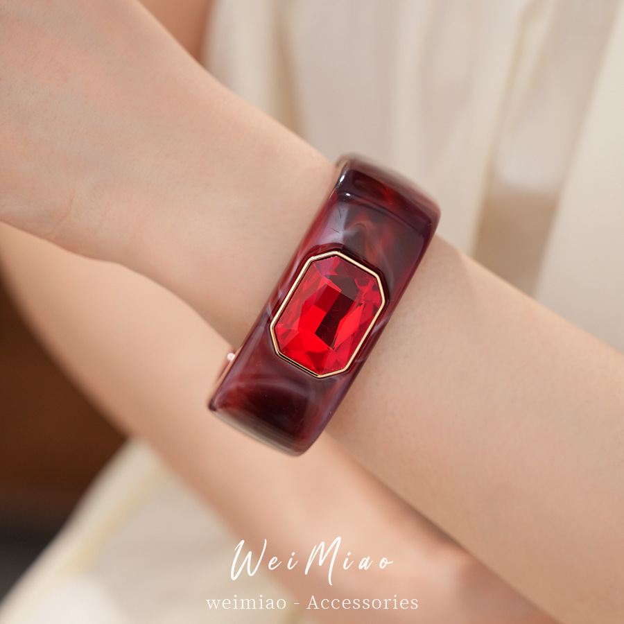 Brazalete de abertura cuadrada de resina de diamante estilo europeo y americano personalidad exagerada pulsera ligera de lujo nicho alta sensación de joyería mayorista