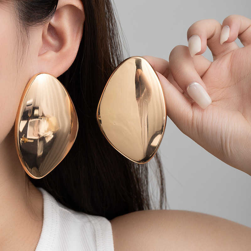European and American Exaggerated Elegant Metal Style Oval Glossy Earrings Cross-Border Punk Cold Style Geometric Asymmetrical Earrings for Women
