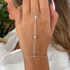 欧美跨境新款复古时尚镶钻手链女士个性百搭闪亮气质连指手链手环