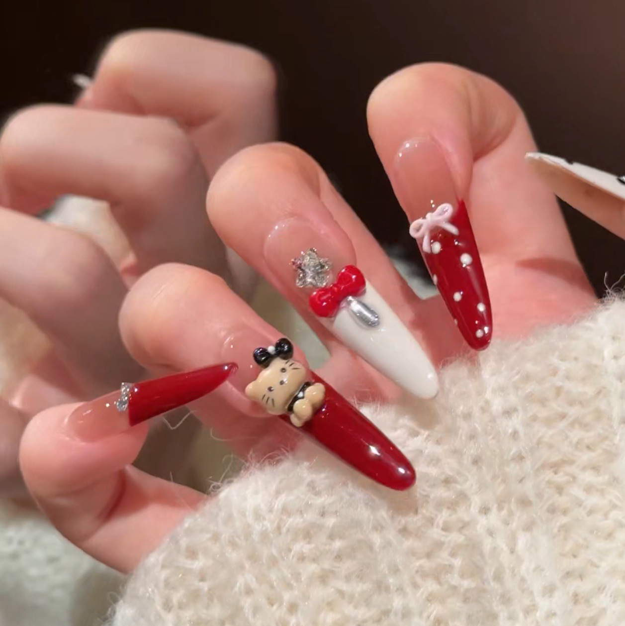 Otoño y invierno Año Nuevo puro hecho a mano rojo lindo arco en estilo francés desmontable manicure blanqueador desgaste pieza de uñas
