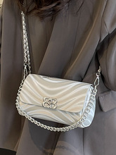 �|��С���OӋ���^����Ů��2025�¿�朗l�ٴ�б����������μ��