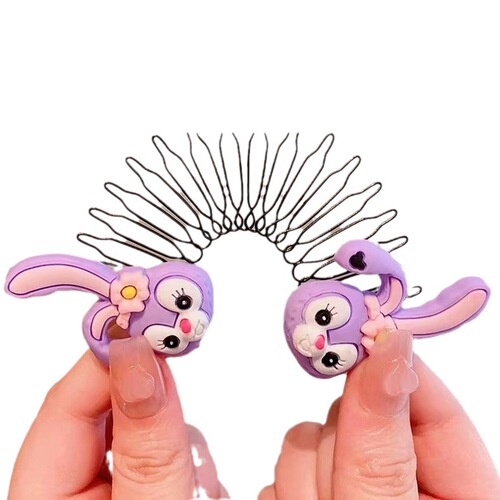 Children's broken hair on the back of the head is sorted by the artifact headgear for babies. Cute cartoon invisible pull-up comb with an upside-down comb hair accessory.