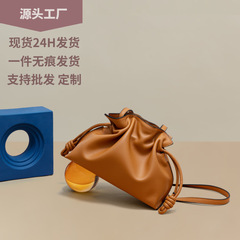 真皮女包夏季新款小眾設計雲朵褶皺包高級感休閒時尚軟牛皮斜挎包