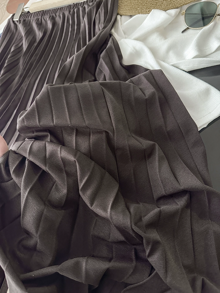 Fitted pleated skirt, high waist