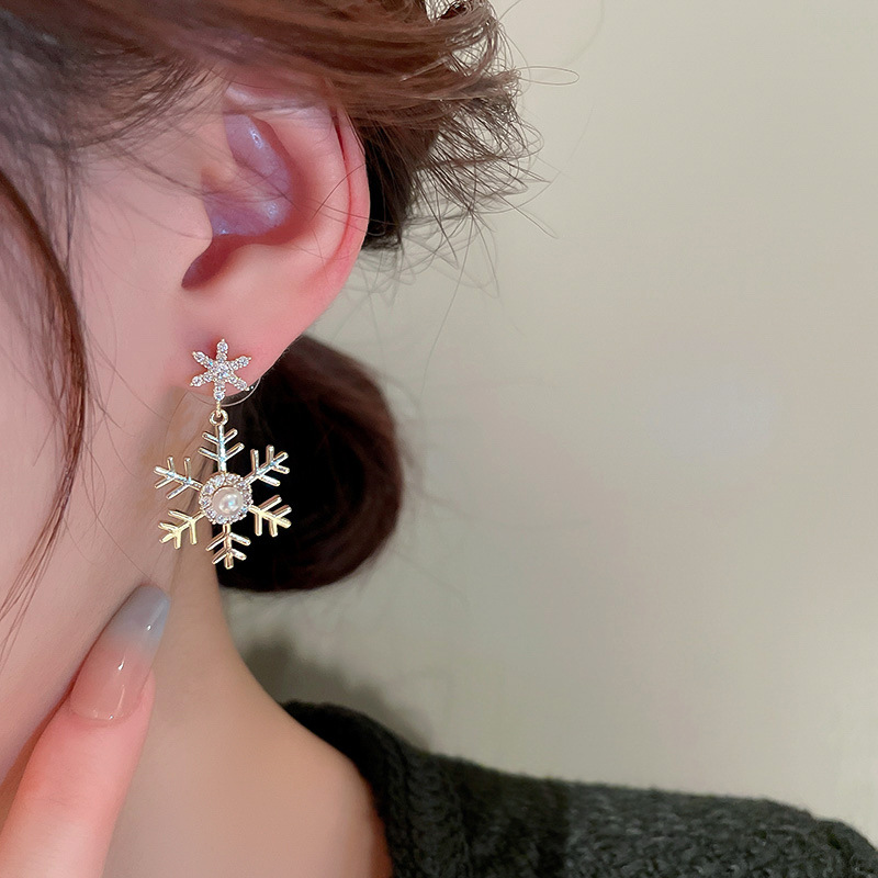 Retro Snowflake Copper Inlay Zircon Earrings 1 Pair