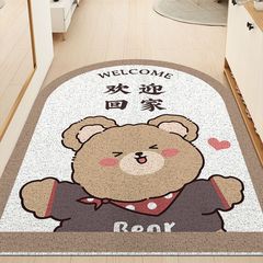 漫画の熊が家に入ると、玄関の玄関の玄関の玄関のマットを敷きます。