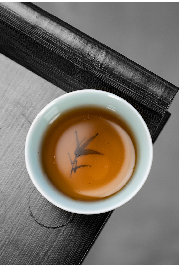 手绘品茗杯_15.jpg