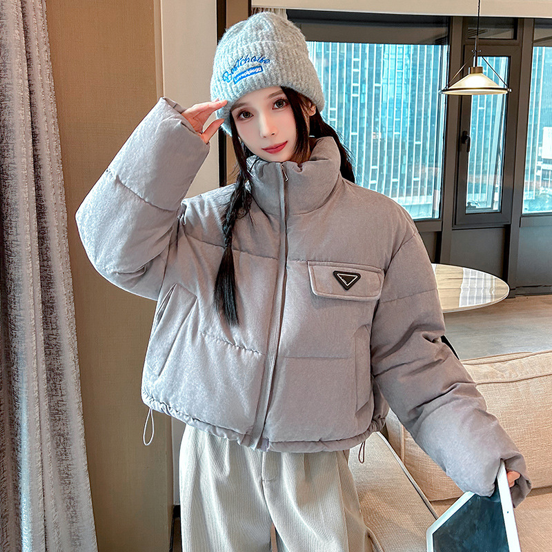 Invierno de 2025 nuevo temperamento de moda femenina simple y grueso hombre pequeño abrigo de algodón de plumón corto