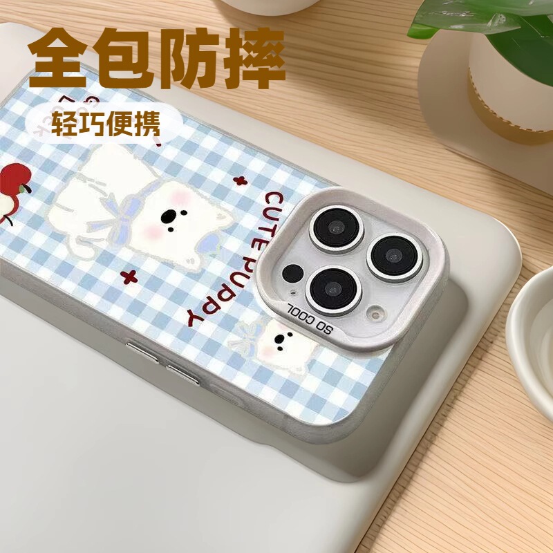 チェック柄の犬柄が可愛い、Apple 17 Pro Max用スマホケース。個性的で元気いっぱい。iPhone 16/15/14/13対応。欧米風。|undefined