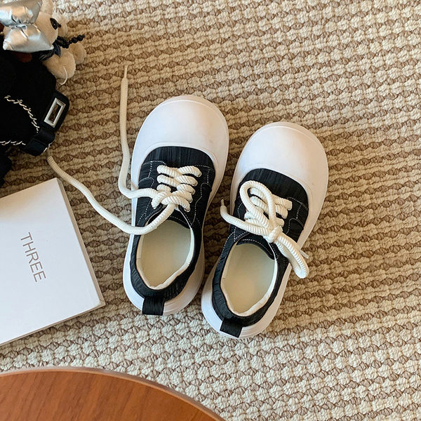 Giày sneaker nữ đế dày chunky mũi to phong cách bánh mì dây buộc tăng chiều cao — màu đen, màu hồng, màu trắng