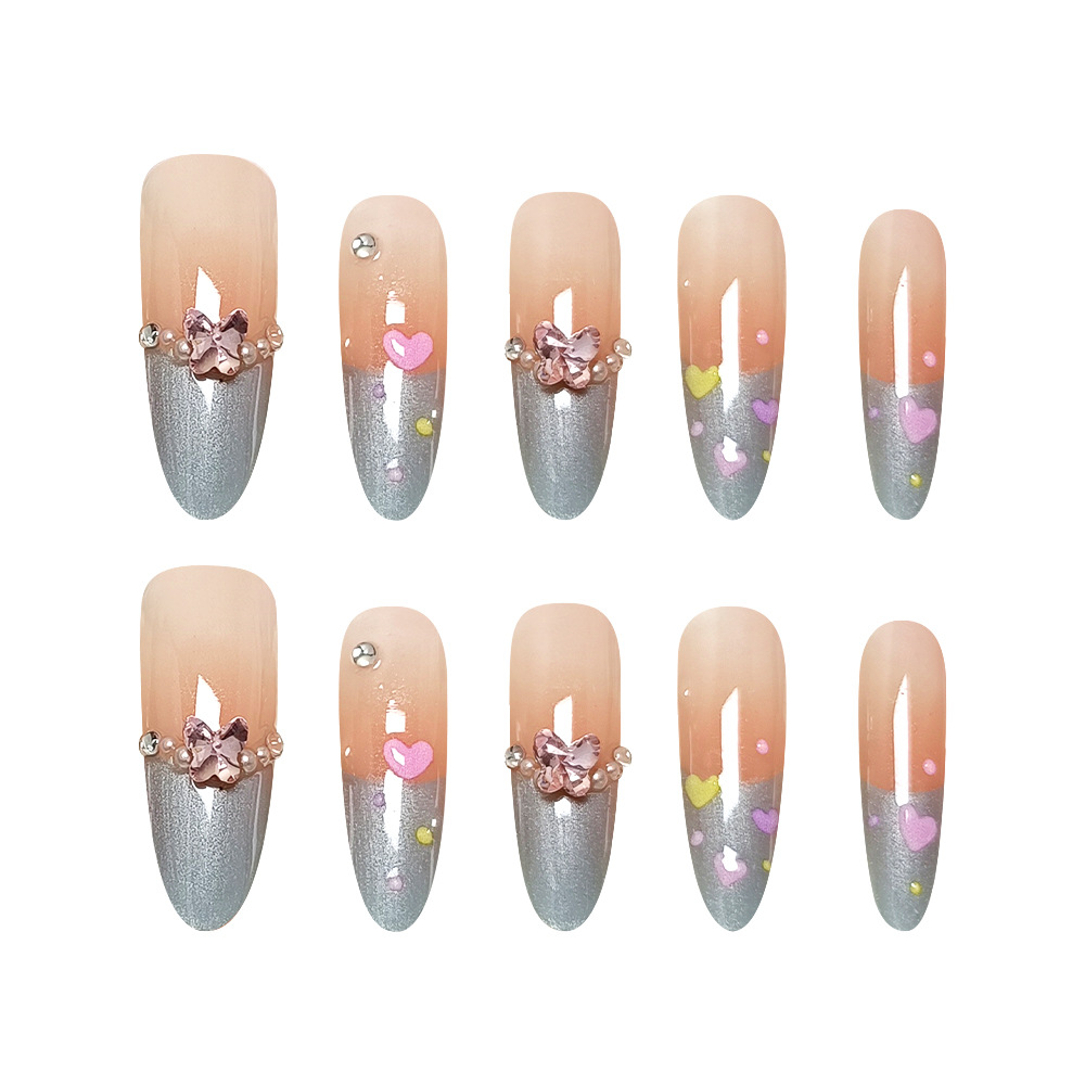 Uñas postizas de mariposa de moda en TikTok, uñas postizas hechas a mano con diamantes de imitación y diseño de corazón de sal marina, juego de 10 piezas con variaciones de tamaño, pegatinas de uñas de alta gama.