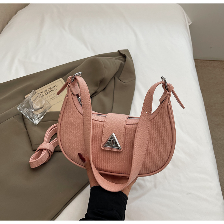 The 2025 new underarm bag for women is a simple and versatile single-shoulder crossbody bag. It is a popular and niche designer crescent-shaped women's bag undefined