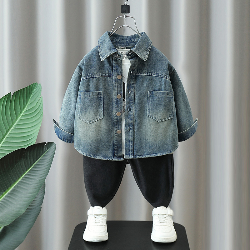 5771 camisa de mezclilla para niños 2024 otoño nuevo estilo chaqueta de bebé espalda camisa de mezclilla de etiqueta blanca para niños estilo de moda