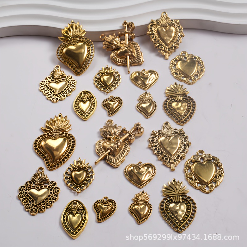 Transfronterizos 10 estilos de oro antiguo colorado colgante de aleación del corazón sagrado DIY encanto joyería accesorios metálicos