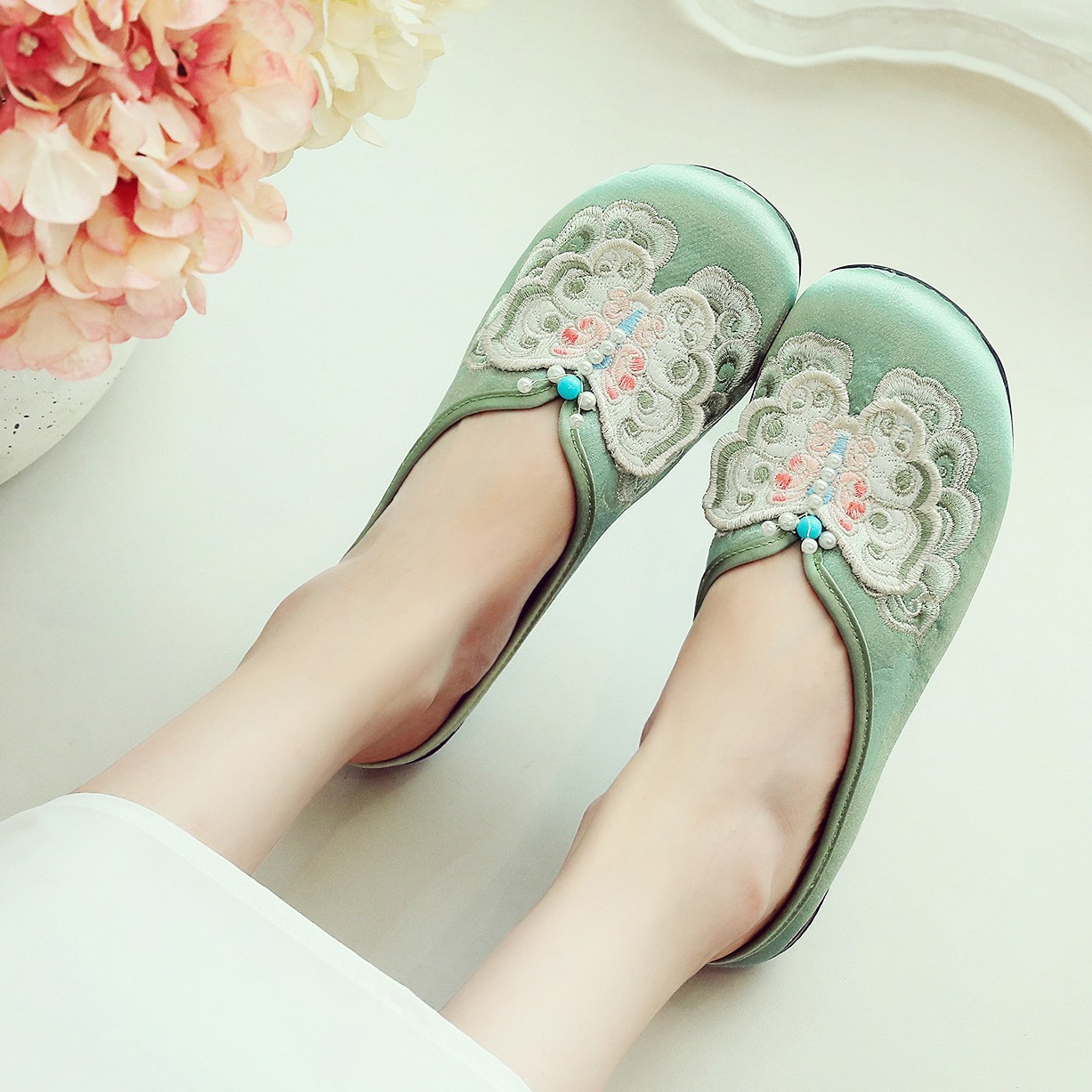 “mom shoes” Chinese style flat