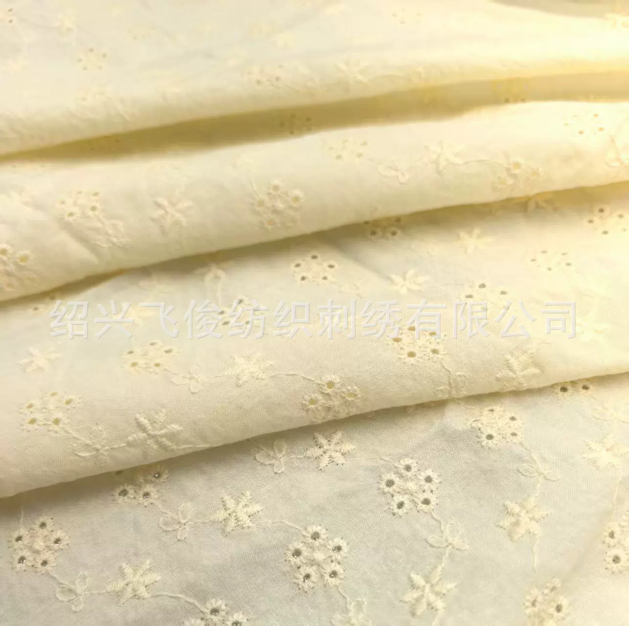 打孔绣花面料 镂空刺绣面料 9088全棉大机绣花布 厂家供应
