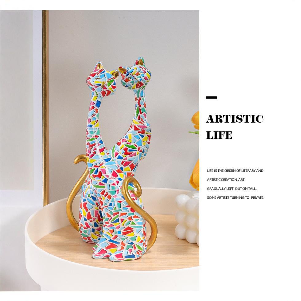 Creativa pintura al óleo de estilo europeo pareja gatos adornos de animales hotel salón regalo de San Valentín artesanía de resina
