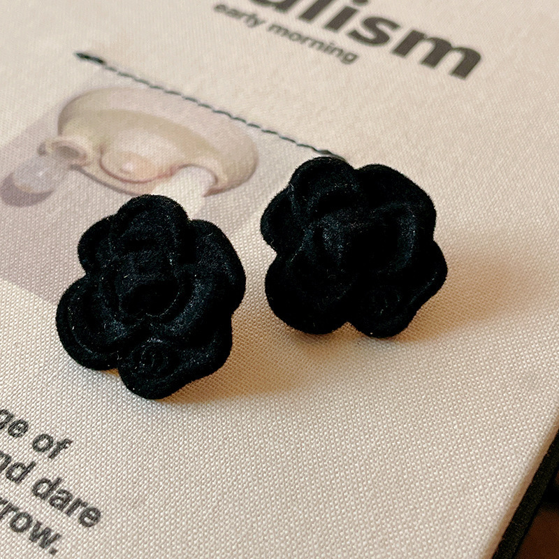 銀の針の黒色の水晶の項の幾何学のピアスの小さい大衆の百合のイヤリングのファッションの気質の軽くて豪華な高級感の耳飾りの卸売り