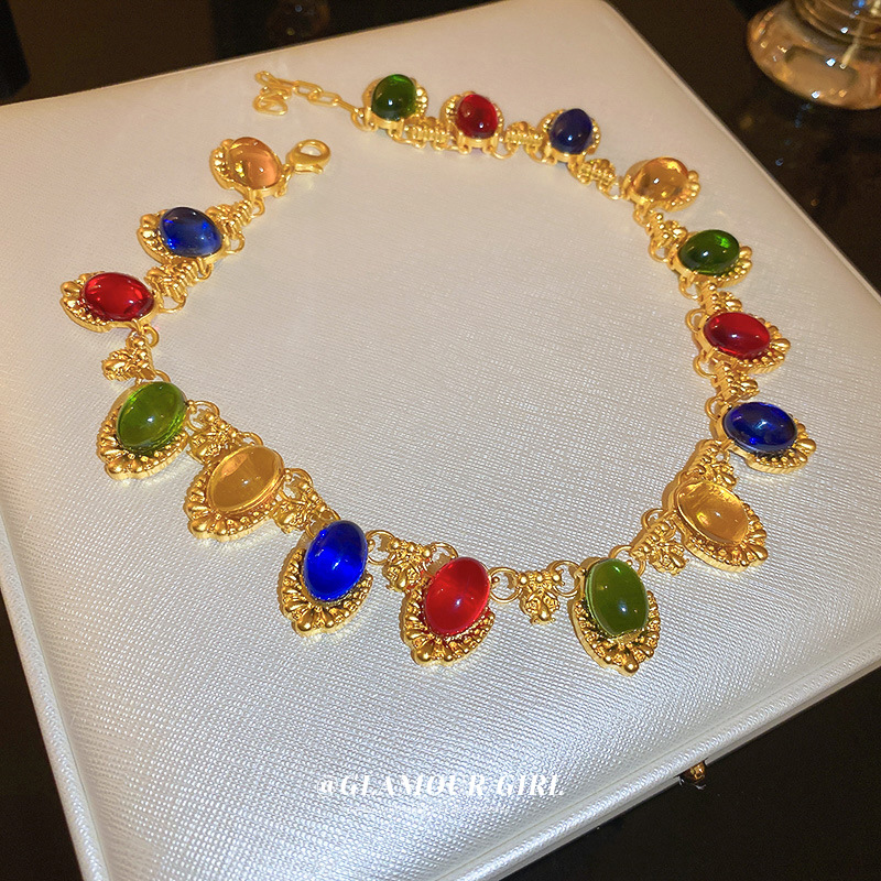 Mediados de antiguo elegante collar ovalado de colores Palacio estilo retro de alto grado de luz de lujo clavícula cadena nuevo nicho Collar para las mujeres