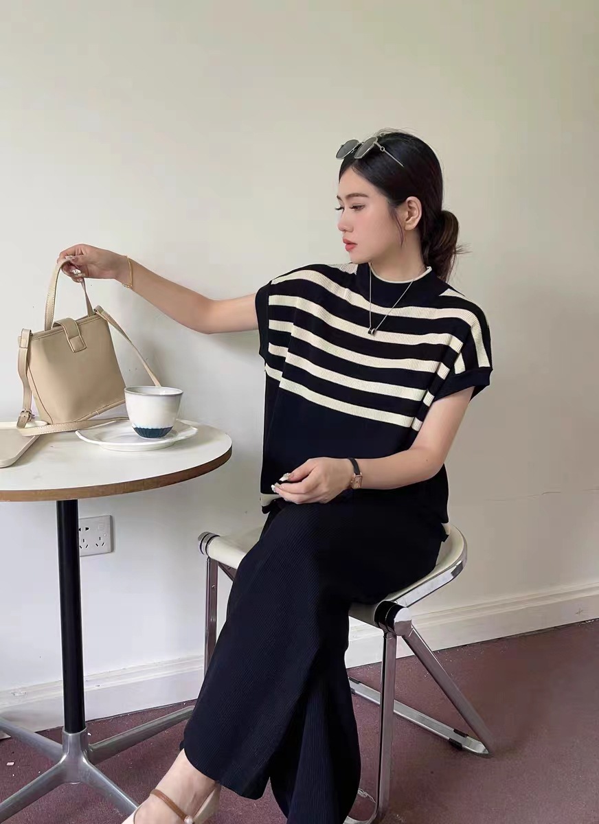 420g Weight Short Sleeve Sleeve Length Viscose fiber Fabric Type Pant Co-ord Set Sets Type 2 Pieces Set Quantity Daily Occasion Round Neck Neckline Regular Fit Fit Type Stripe Pattern Spring Season Women's Gender Elegant Style Daily Women's Elegant Stripe Viscose Fiber Pant Co-ord Set Pants Sets 无