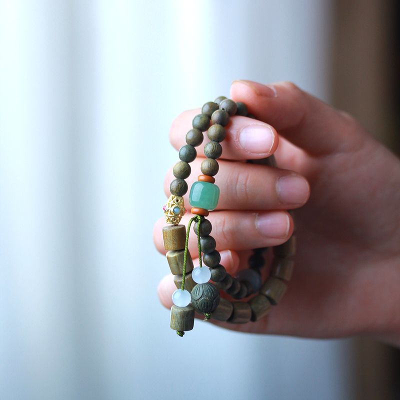 Retro rosary with round beads green sandalwood