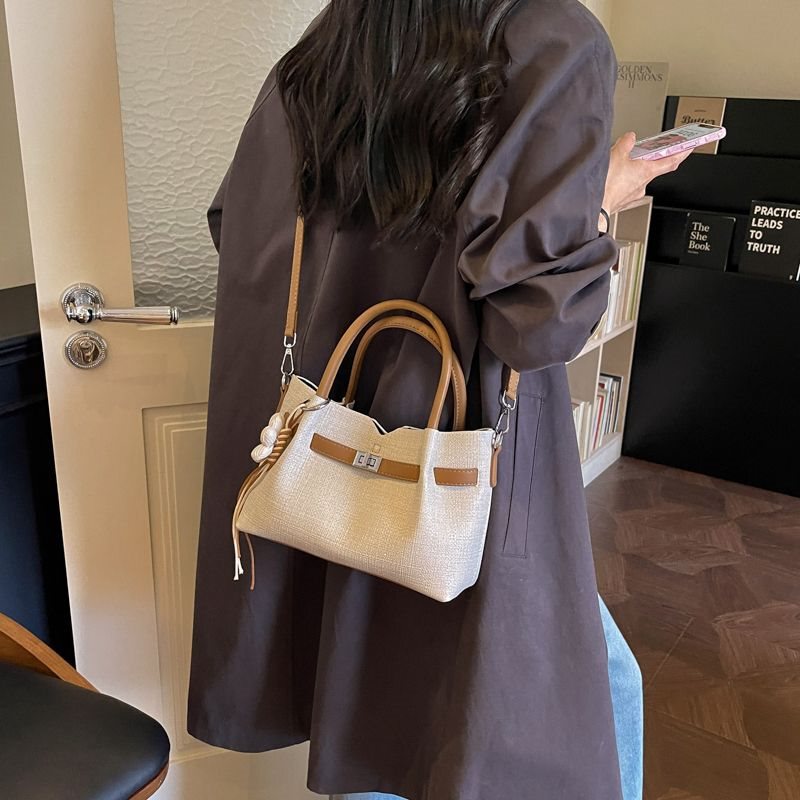High-end vintage basket bag for women, 2026 new fashion casual crossbody bag for work and commuting
