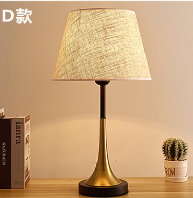 Lámpara de mesa americana lámpara de noche retro Hotel ingeniería dormitorio lámpara de mesa Oficina estudio lámpara LED protección ocular oscurecimiento lámpara de noche