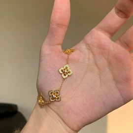 戒指;项链;耳钉