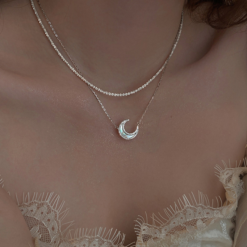 Fritillaria Moon White Simple Gypsophila Crescent Clavicle Alloy Chain display picture 4