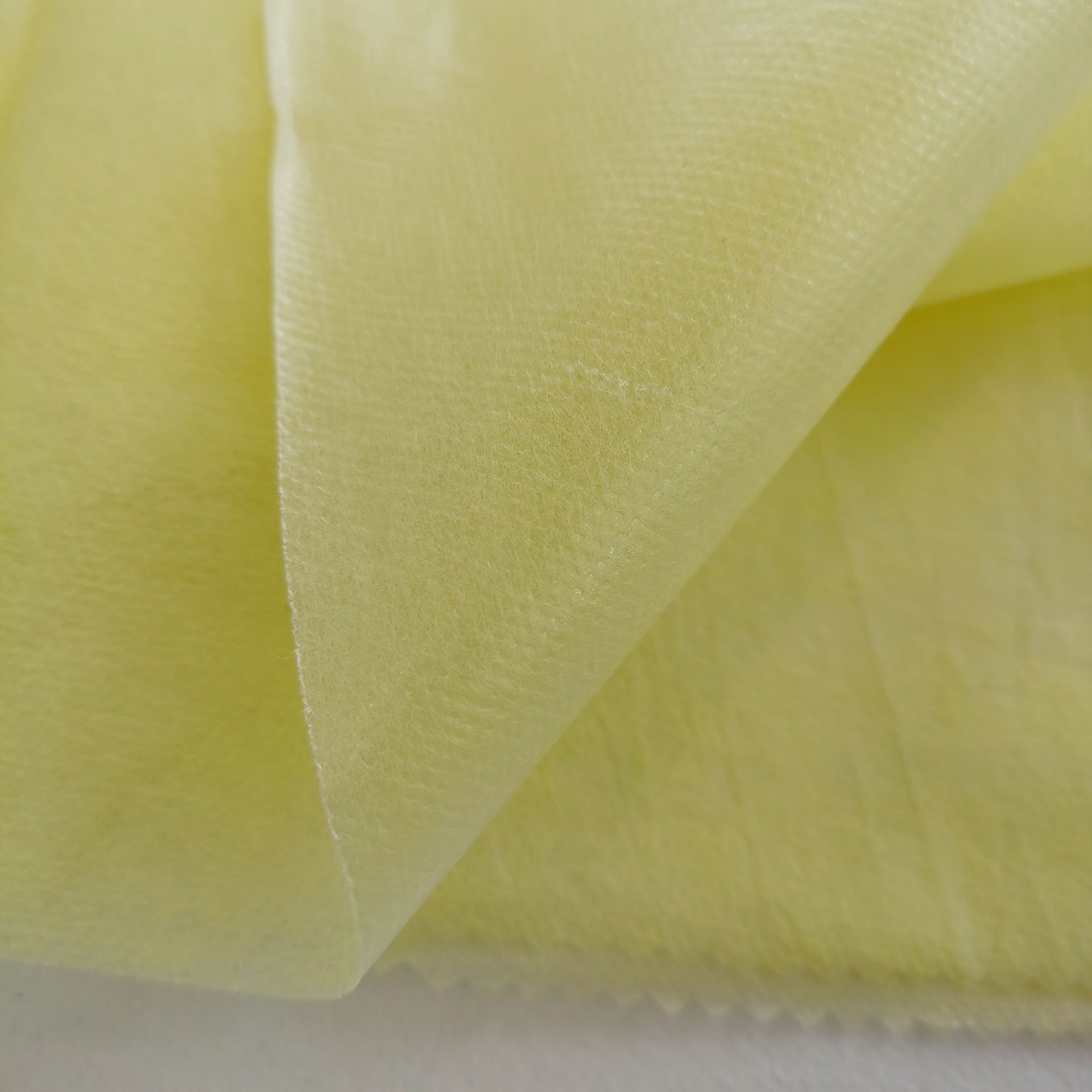 仙桃厂家现货批发 黄色双面淋膜布面料 防水透气 可做隔离衣等