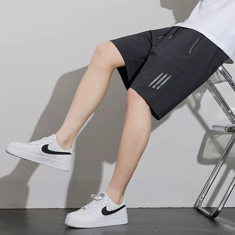 2025 Летние шелковые шорты для мальчиков Летние тонкие быстрые виды спорта свободные мужские повседневные брюки плюс размер