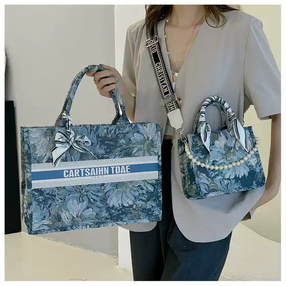2025 New Tote Bag Pearl Chain Handbag Monet Garden Shoulder Crossbody Oil Painting Bag Silk Scarf Women's Bag