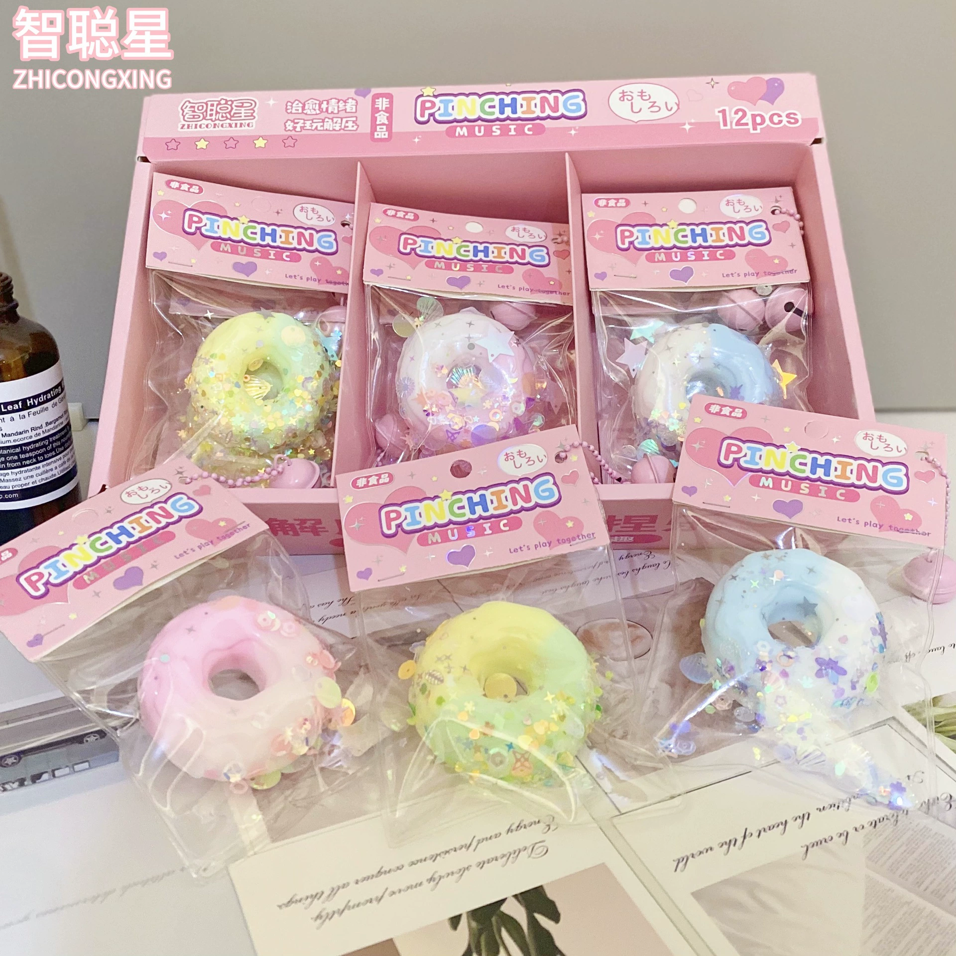 Маленькая красная книга, пончик, щепотка, мягкий, медленный отскок, распаковать игрушку декомпрессионный артефакт Оптовая игрушка