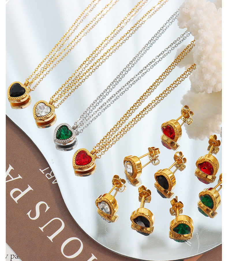 Retro Heart Shape Titanium Steel Pendant Necklace Zircon Stainless Steel Necklaces