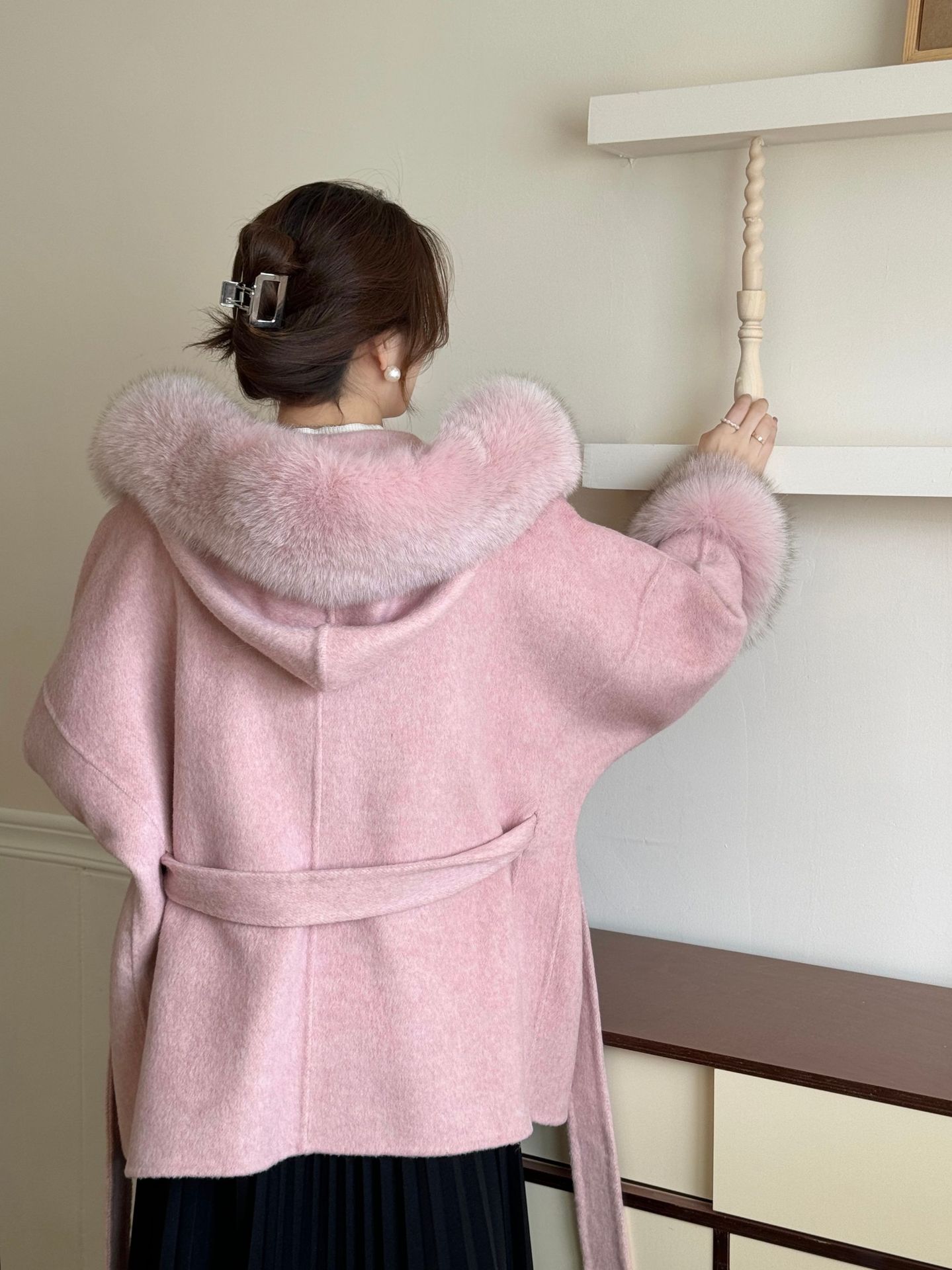 ラブさま♪ 美品 FOXEY ロングガウンコート ウール グレージュ×ピンク FOXEY（ロングコート）のフリマアイテム一覧 美品 FOXEY ロングガウン