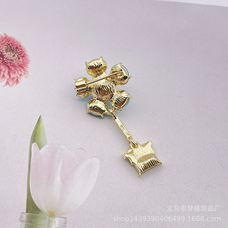 Фигурная брошь цветок, защитное нижнее белье из жемчужной лацк with pin?