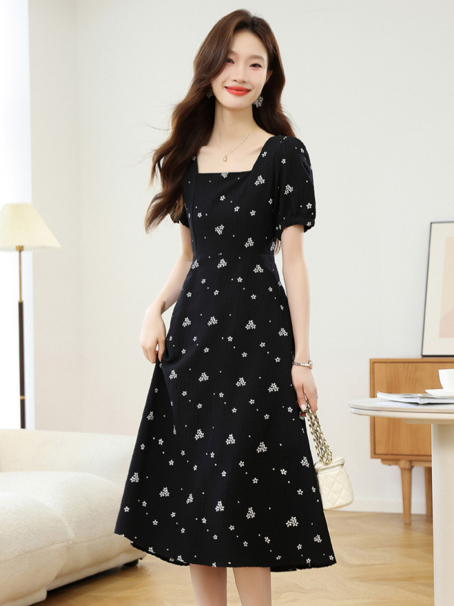Đầm maxi nữ thắt eo cổ vuông họa tiết hoa đen chất liệu voan mềm mại — Hoa màu đen