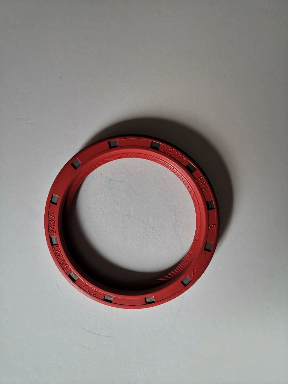 Сантана Джетта Поло Джинку 01М? Переднее сальниковое уплотнение коробки передач 01N 095321243A