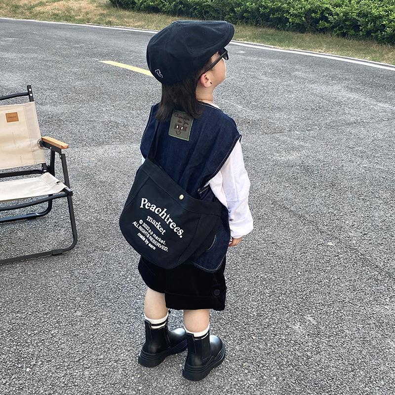 新しい子供のキャンバスのカバンはカジュアルです。|undefined