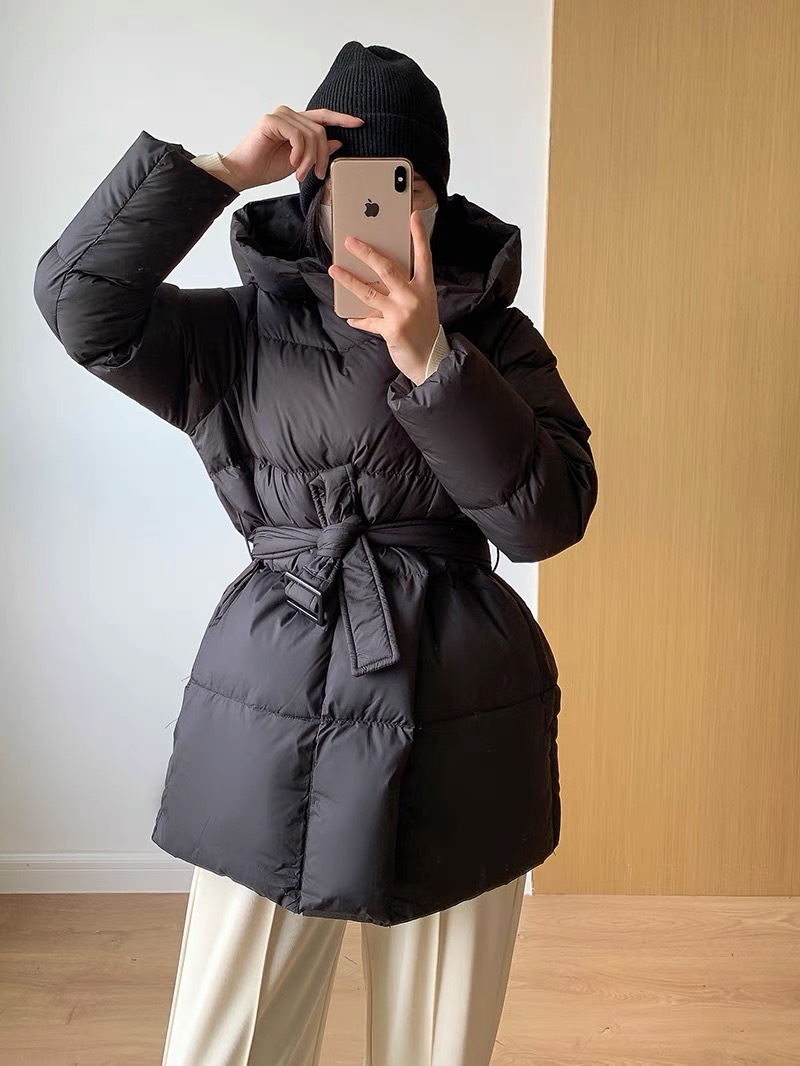 Waist-Slimming Down Jacket For Women, Hooded Short Style, 90% White Duck Down, Thickened, High-End Feel, Elegant Winter_voghion.com
