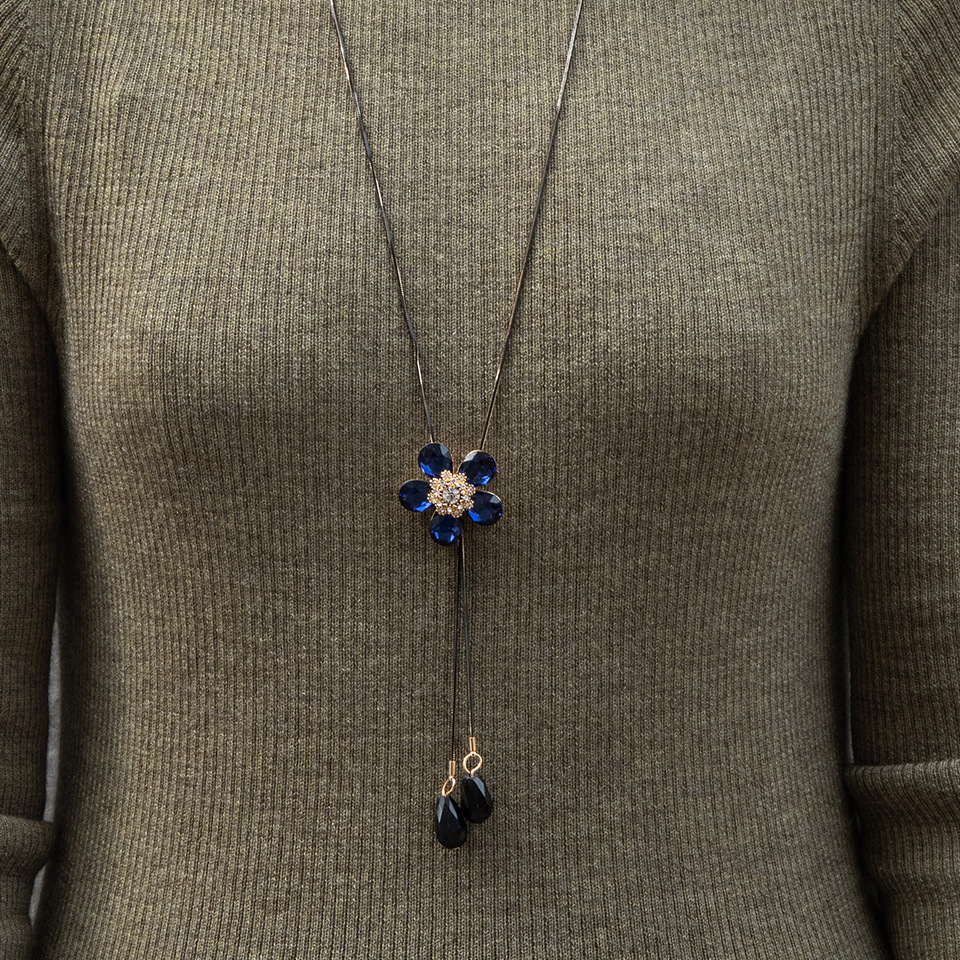 Fashion Simple Crystal Five-petal Flower Pendant Pendant Necklace display picture 5