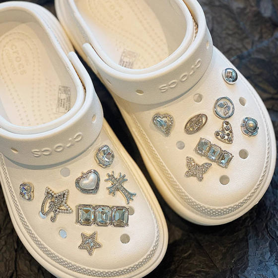 Alice Dream Hole Shoes Metallic Shoes Flower Shoe Buckle DIY Hole Shoes Baroque Detachable Hole Shoes Detail