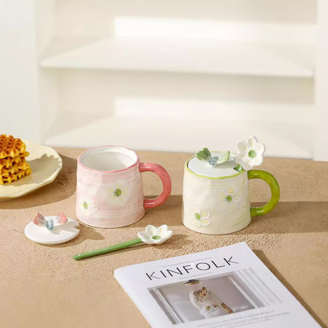 Esmalte creativo pintado a mano flores mariposas de cerámica taza de alto valor de cara pequeña personalidad fresca regalo de mano taza de agua