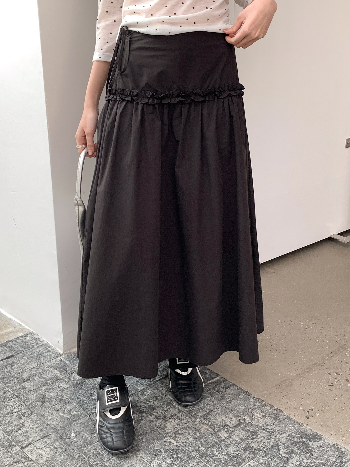 26ye031 black skirt