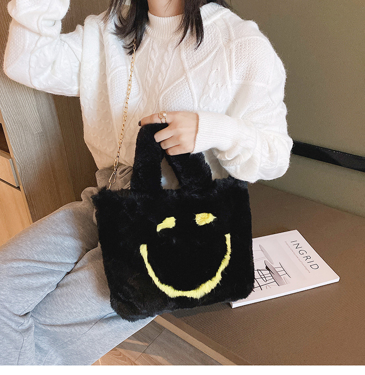 Plüsch Süßes Smiley-gesicht Große Kapazität Kette Frauen Tasche 2021 Neue Plüsch Mode Koreanische Version Ins Herbst Beutel Tasche display picture 9